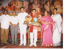 Sunil Kumar Desai being honored with Yajamana Sheshadri Award