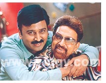 Ramesh and Vishnuvardhan in film Aptha Mitra