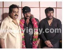 Ramprasad of Ashwini Audio, Ravichandran and director Om Prakash Rao