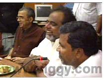 MP Ambarish and Siddaramaiah during the Pandey Committee meeting