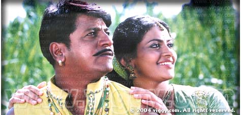 Shivarajkumar and Mayuri in film Sarvabhouma